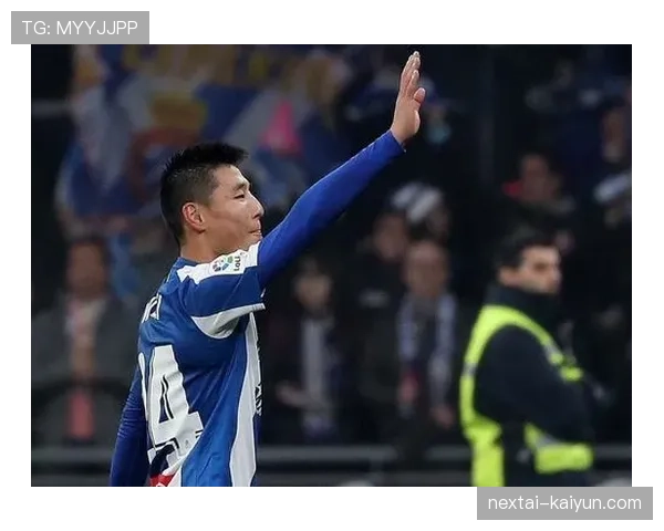 39岁博努奇替补登场完成赛季首秀,赛后获主场球迷起立鼓掌